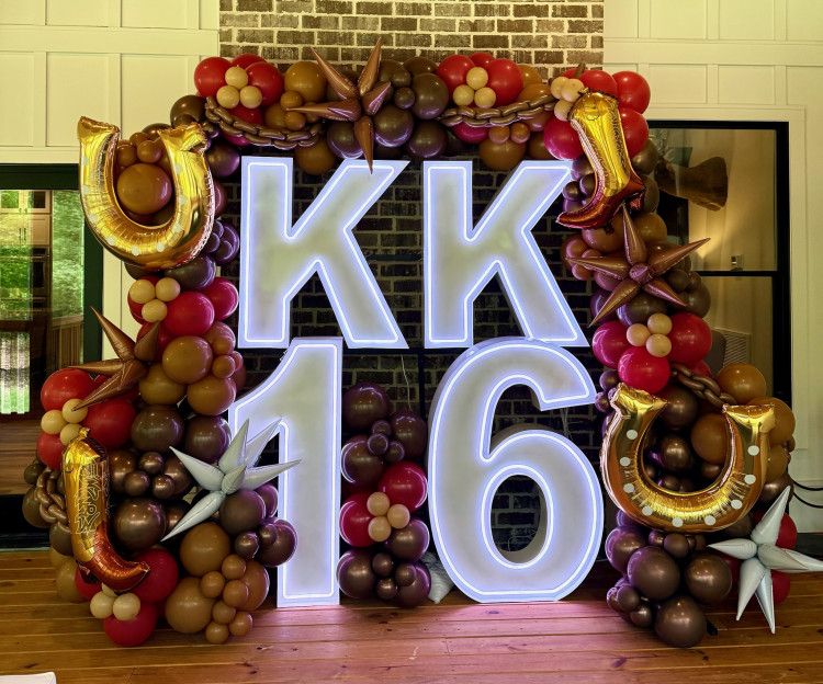 Custom balloon arch