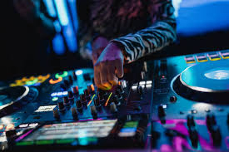 DJ